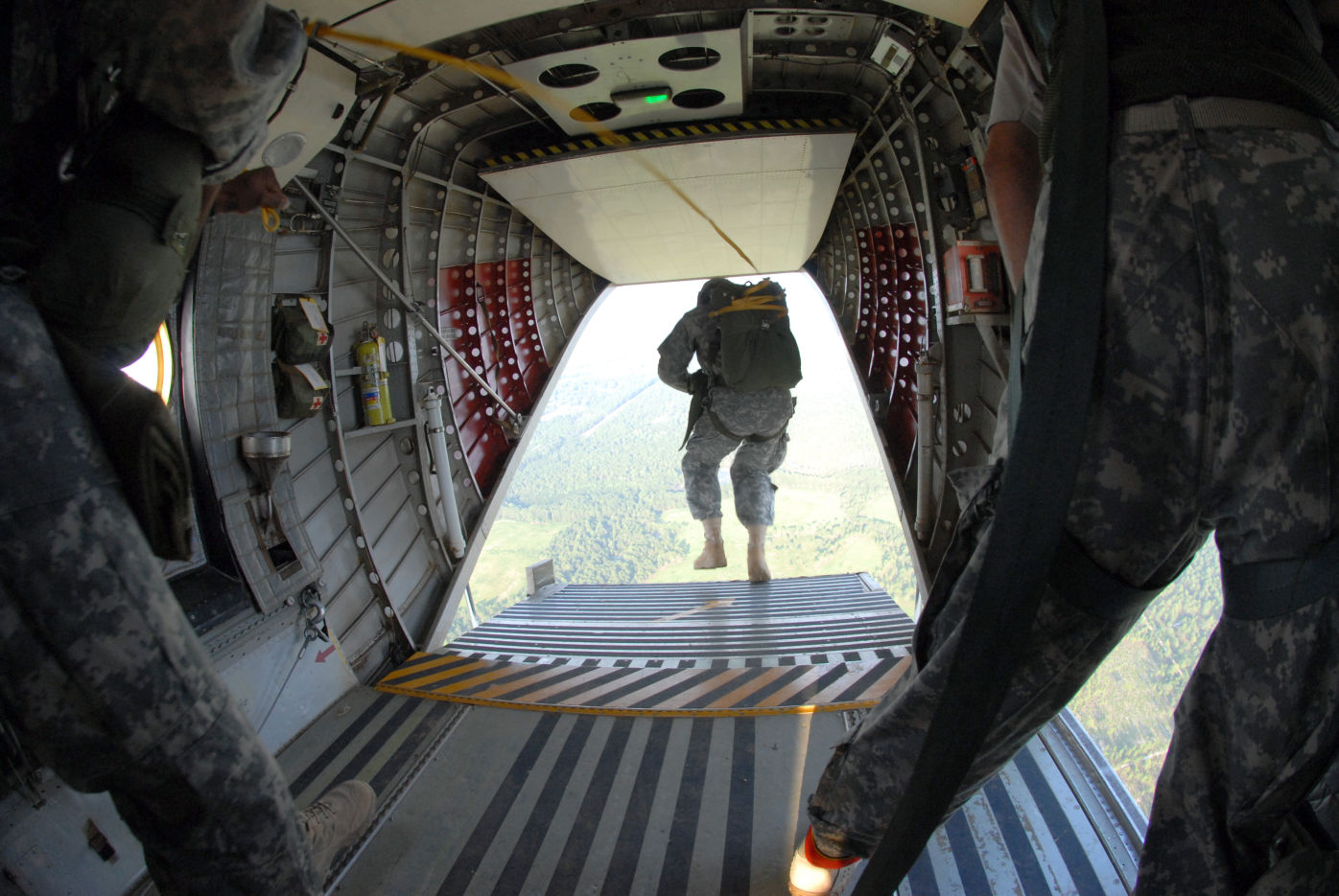 CASA C-212, Skydiver exits through the tailgate